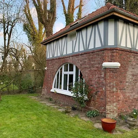Charmante Petite Maison Confort Proche Tram 아파트 *